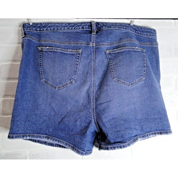 Torrid feel the fit distressed hem Medium wash denim shorts 20 - Picture 3 of 4